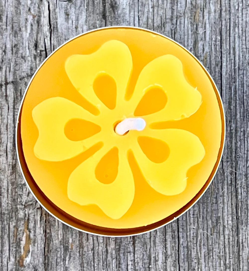 Teelichter mit Motiven aus gelben Bienenwachs – Bild 6