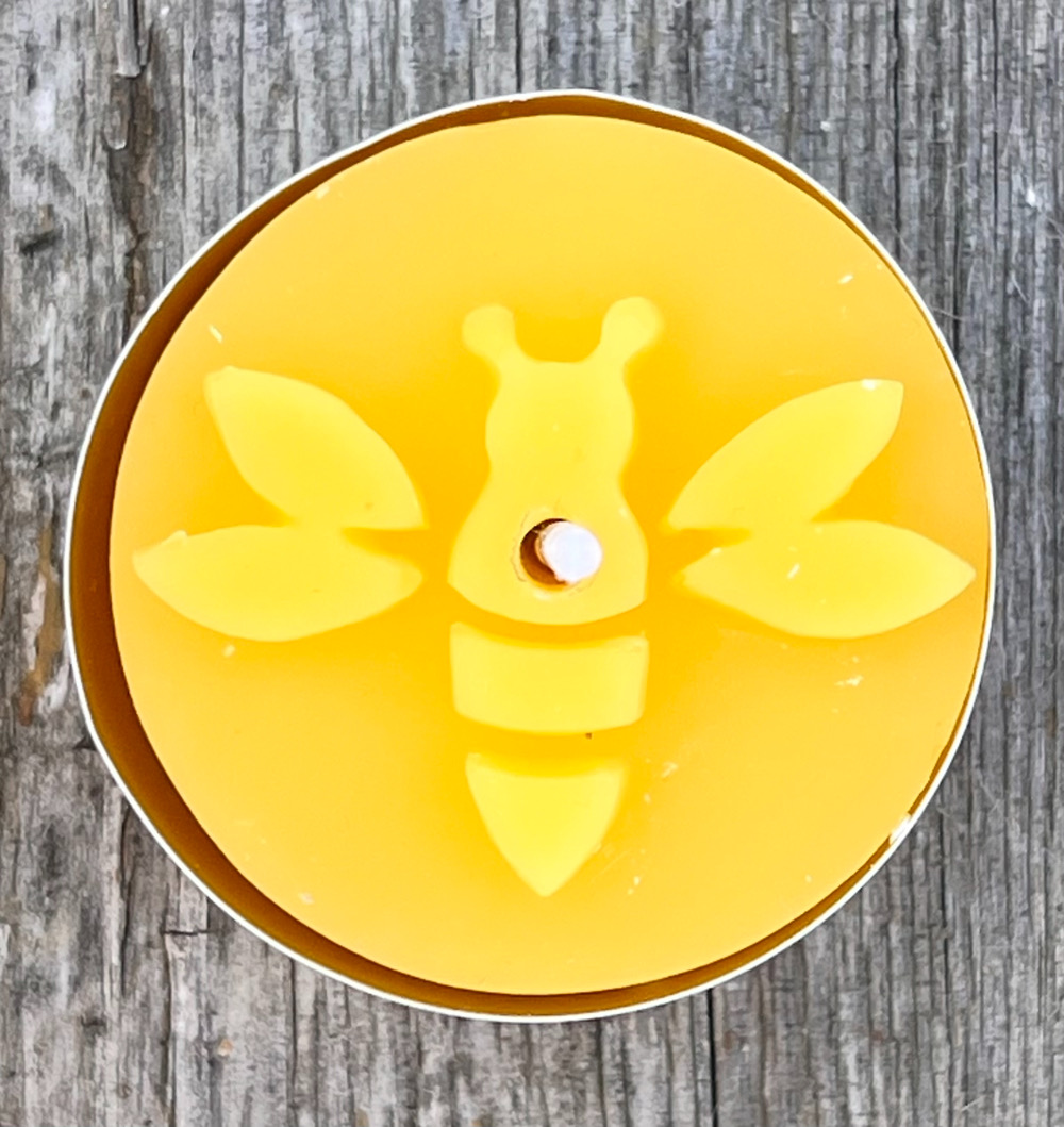 Teelichter mit Motiven aus gelben Bienenwachs – Bild 7
